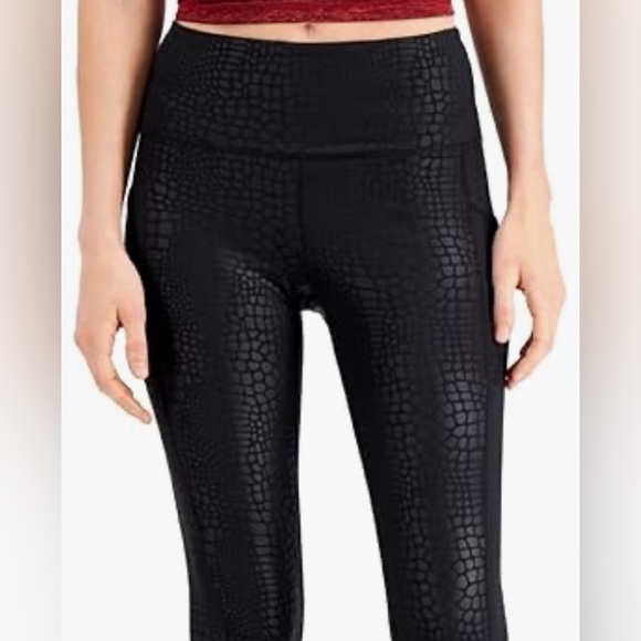 No Boundaries Women's Crocodile Embossed Leggings Black Juniors Size Medium - Picture 2 of 9